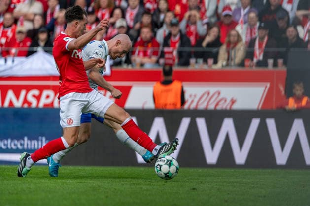 Semir Telalovic, Rot-Weiss Essen, No. 17, in a tackle with the player who scored the 0-1 goal, Maximilian Krauß, FC Hansa Rostock, No. 35, who scored the goal; Rot-Weiss Essen vs. FC Hansa Rostock, soccer, 3rd League, Matchday 7, 2026–27 season, September 20, 2026, DFL regulations prohibit any use of photographs as image sequences and or quasi-video, Rot-Weiss Essen vs. FC Hansa Rostock, Soccer, 3rd Division, Matchday 7, 2026–27 Season, September 20, 2026, Essen Copyright: xEibner-Pressefoto LukasxBaldygax EP_LBA