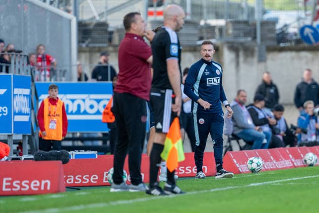 Yannic Thiel, FC Hansa Rostock, Coach, tense; Rot Weiss Essen vs. FC Hansa Rostock, soccer, 3rd Division, Matchday 7, 2026–27 season, September 20, 2026, DFL regulations prohibit any use of photographs as image sequences and or quasi-video, Rot-Weiss Essen vs. FC Hansa Rostock, Soccer, 3rd Division, Matchday 7, 2026–27 Season, September 20, 2026, Essen Copyright: xEibner-Pressefoto LukasxBaldygax EP_LBA