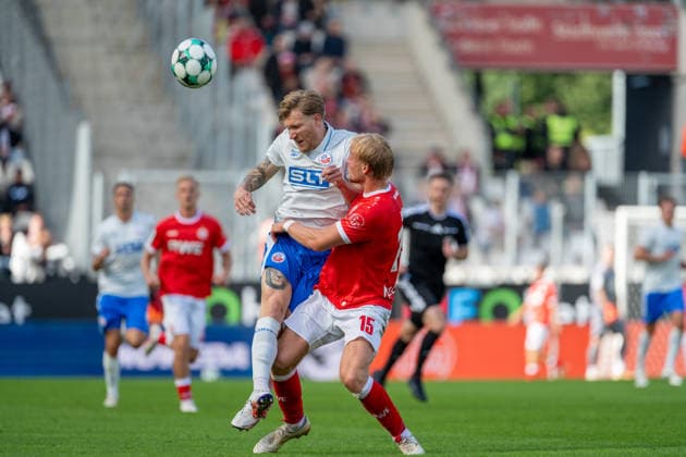 Andreas Voglsammer (FC Hansa Rostock, No. 09) in a tackle with Ben Huening (Rot-Weiss Essen, No. 15); collision between Rot-Weiss Essen and FC Hansa Rostock; soccer; 3. Liga; Matchday 7; 2026–27 season, September 20, 2026, DFL regulations prohibit any use of photographs as image sequences and or quasi-video, Rot-Weiss Essen vs. FC Hansa Rostock, soccer, 3rd Division, Matchday 7, 2026–27 season, September 20, 2026, Essen Copyright: xEibner-Pressefoto LukasxBaldygax EP_LBA