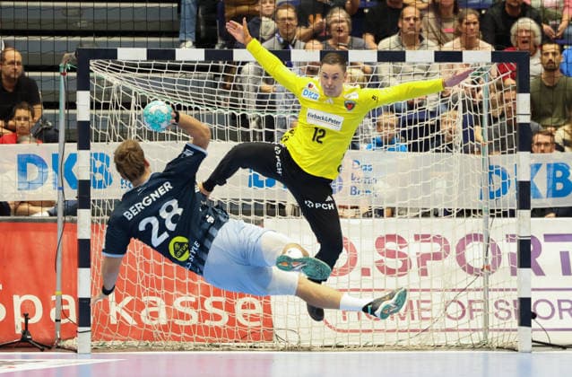 From left: Tom Bergner (Bergischer HC) 28, Andreas Palicka (Füchse Berlin) 12 GER, Bergischer HC vs. Füchse Berlin, Handball, Opel Handball Bundesliga, Matchday 5, 2026–2027 season, September 20, 2026 GER, Bergischer HC vs. Füchse Berlin, Handball, Opel Handball Bundesliga, Matchday 5, 2026–2027 season, September 20, 2026 Düsseldorf Copyright: xEibner-Pressefoto ThomasxStoeckex EP_TSR