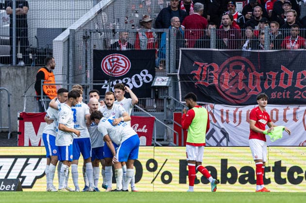 3rd Division, Matchday 7: Rot-Weiss Essen vs. Hansa Rostock, September 20, 2026. Hansa Rostock celebrates the goal, 0–1 by Maximilian Krauß of Hansa Rostock, 35 3rd Division, Matchday 7: Rot-Weiss Essen vs. Hansa Rostock, Stadion an der Hafenstraße, Essen, September 20, 2026. DFL regulations prohibit any use of photographs as image sequences and or quasi-video. Copyright: xBEAUTIFULxSPORTS Buriakovx