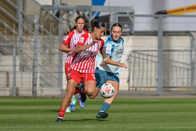 Emma Memminger, SC Freiburg Women, 32; Sofie Zdebel, Bayer 04 Leverkusen Women, 16 (GER); SC Freiburg vs. Bayer 04 Leverkusen, Women’s Soccer, Bundesliga, Matchday 5, 2026–2027 Season, September 20, 2026 DFB regulations prohibit any use of photographs as image sequences and or quasi-video GER, SC Freiburg vs. Bayer 04 Leverkusen, Women’s Soccer, Bundesliga, Matchday 5, 2026–2027 Season, September 20, 2026, Freiburg Copyright: xEibner-Pressefotox EP_THS