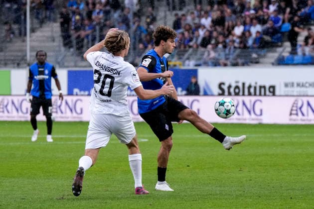 From left: Ryan Johansson (Münster), 20; Lovis Bierschenk (SV Waldhof), 7; tackle, game scene, duel, tackle, tackling, dynamism, action, 2009 2026, Mannheim, Germany, soccer, 3rd Division, SV Waldhof Mannheim vs. SC Preußen Münster, DFB and DFL regulations prohibit any use of photographs as image sequences and or quasi-video xozx