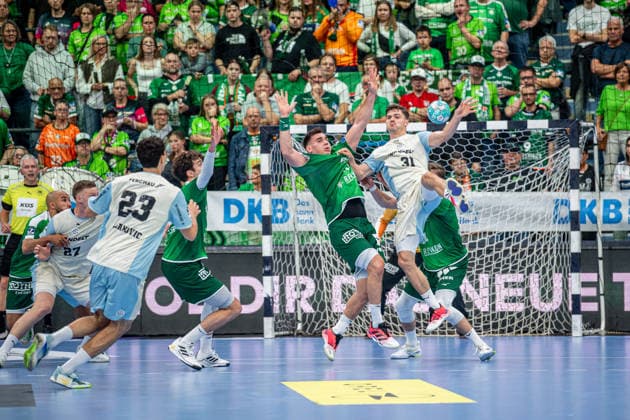 OPEL Handball Bundesliga: HSG Wetzlar vs. VfL Gummersbach, September 20, 2026; Kay Smits (VfL Gummersbach), 31, Josip Simic HSG Wetzlar, 10, Marti Soler HSG Wetzlar, 23, Nikola Roganovic VfL Gummersbach, 23 OPEL Handball Bundesliga HSG Wetzlar vs. VfL Gummersbach, Wetzlar, September 26, 2020 Copyright: xBEAUTIFULxSPORTS Roeczeyx
