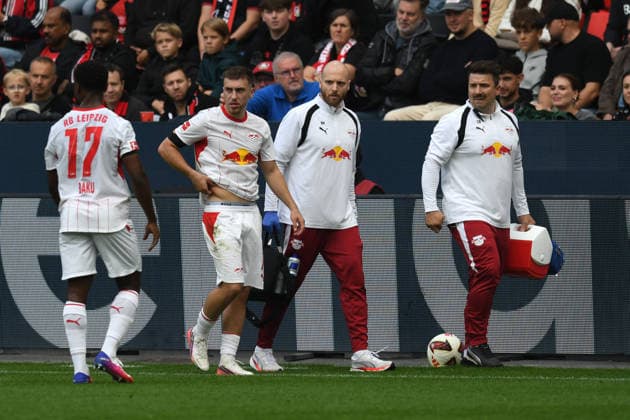 Brajan Gruda (RB Leipzig, No. 10) had to be substituted early due to injury. GER, Bayer 04 Leverkusen vs. RB Leipzig, Soccer, Bundesliga, Matchday 4, 2026–2027 Season, September 20, 2026 DFL regulations prohibit any use of photographs as image sequences and or quasi-video GER, Bayer 04 Leverkusen vs. RB Leipzig, Soccer, Bundesliga, Matchday 4, 2026–2027 season, September 20, 2026, Leverkusen Copyright: xEibner-Pressefoto ThomasxThienelx EP_TTL