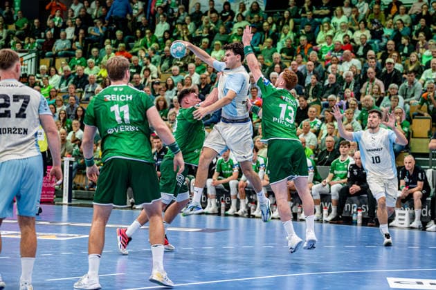 OPEL Handball Bundesliga: HSG Wetzlar vs. VfL Gummersbach, September 20, 26 Nikola Roganovic (VfL Gummersbach), 23, Petter Oeverby (HSG Wetzlar), 11, Tomas Piroch (HSG Wetzlar), 13, Alex Dujshebaev, VfL Gummersbach, 10, Kristjan Horzen, VfL Gummersbach, 27 OPEL Handball Bundesliga HSG Wetzlar vs. VfL Gummersbach, Wetzlar, September 26, 2020 Copyright: xBEAUTIFULxSPORTS Roeczeyx