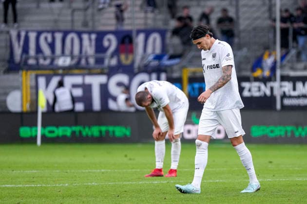 From left: Rico Preißinger Preissinger, Münster, 21, Antonio Tikvic Münster, 4, player for SC Preußen Münster, looking disappointed, disappointment, frustration, pessimistic, action, game scene, September 20, 2026, Mannheim, Germany, soccer, 3rd Division, SV Waldhof Mannheim vs. SC Preußen Münster, DFB and DFL regulations prohibit any use of photographs as image sequences and or quasi-video xozx