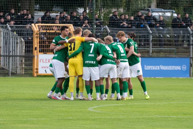 Soccer, Northeast Regional League: BSG Chemie Leipzig vs. Chemnitzer FC, September 20, 2026; Chemie Leipzig team gathering, pre-game pledge; Soccer, Northeast Regional League, 2026–2027 season, Matchday 10: BSG Chemie Leipzig vs. Chemnitzer FC on September 20, 2026, at Alfred Kunze Sportpark, Leipzig-Leutzsch Copyright: xBEAUTIFULxSPORTS JanxKaeferx