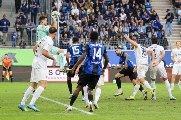 Morten Behrens of SC Preußen Münster, No. 1, holds the ball; penalty area play in the 3. Liga, Matchday 7, SV Waldhof Mannheim vs. SC Preußen Münster on September 20, 2026, at Carl Benz Stadium in Mannheim, Germany, 2026, Franz Reindel, Carl Benz Stadium, Mannheim, Germany Copyright: xFranzxReindelx
