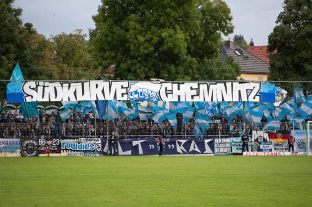 Soccer, Northeast Regional League: BSG Chemie Leipzig vs. Chemnitzer FC, September 20, 2026, Chemnitz—Fan section with a banner in the South Stand and many flags; fans, atmosphere; soccer, Northeast Regional League, 2026–2027 season, Matchday 10: BSG Chemie Leipzig vs. Chemnitzer FC on September 20, 2026, at Alfred Kunze Sportpark, Leipzig-Leutzsch Copyright: xBEAUTIFULxSPORTS JanxKaeferx