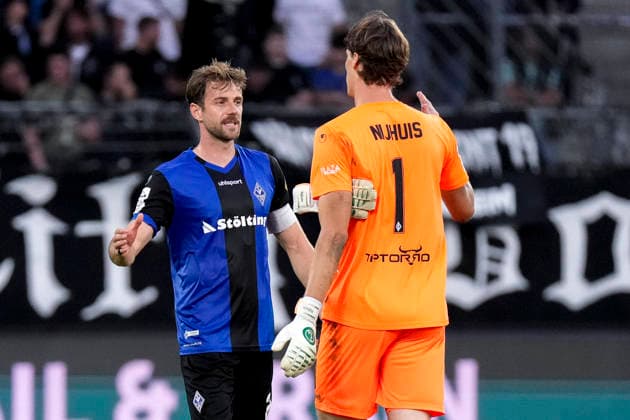 From left: Lukas Klünter, SV Waldhof, 24, captain; Thijmen Nijhuis, goalkeeper, SV Waldhof, 1; players from SV Waldhof Mannheim, celebrating the goal; celebration, goal celebration, goal scored, celebrate the goal, goal, celebration, celebrating the goal, rejoicing, joy, happy, optimistic, positive, game scene, highlight, action, 20 09 2026, Mannheim, Germany, soccer, 3rd Division, SV Waldhof Mannheim vs. SC Preußen Münster, DFB and DFL regulations prohibit any use of photographs as image sequences and or quasi-video xozx