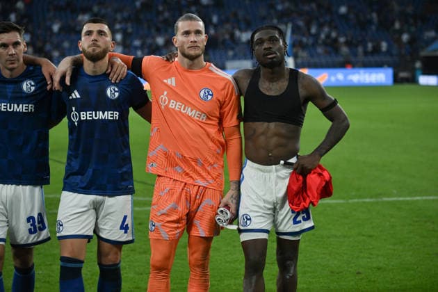 Junior Dina Ebimbe, FC Schalke 04; Goalkeeper Loris Karius, Schalke 04; Hasan Kurucay, FC Schalke 04; Maximilian Wöber, FC Schalke 04; April 20, 2026, Soccer, Bundesliga 1, 2026–2027 season, Matchday 4, FC Schalke 04 vs. SV Elversberg. DFL regulations prohibit any use of photographs as image sequences and or quasi-video. Gelsenkirchen, Veltins Arena, North Rhine-Westphalia, Germany Team2