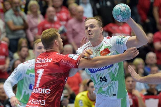 Omar Ingi Magnusson (SC Magdeburg 14) taking a shot against Emre Boeyuekata (KSV Hessen Kassel 7), GER, MT Melsungen vs. SC Magdeburg, Handball, 1st Bundesliga, Matchday 5, 2026–2027 Season, September 20, 2026, GER, MT Melsungen vs. SC Magdeburg, Handball, 1st Bundesliga, Matchday 5, 2026–2027 Season, September 20, 2026, Kassel Copyright: xEibner-Pressefotox xRolandxSippelx EP_RSL