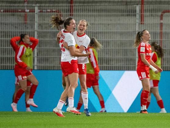 Soccer, Women, 2026–2027 Season, Google Pixel Women’s Bundesliga Matchday 5, 1. FC Union Berlin vs. RB Leipzig, from left: Alieke Tuin (RB Leipzig), Emilia Kiär Asgeirsdottir (RB Leipzig), celebration after the 1–1 goal, September 20, 2026, Copyright: xMatthiasxKochx