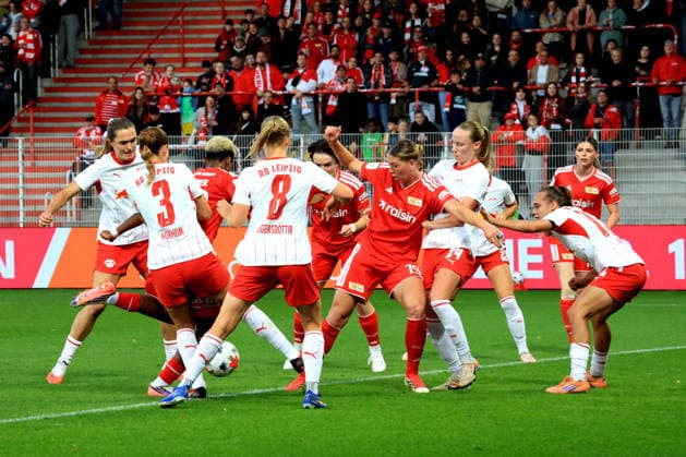 September 20, 2026, GER Germany, Soccer, 1. Bundesliga, Women, 2026–2027, Alte Foersterei, 1. FC Union vs. RB Leipzig, Naika Reissner (1. FC Union Berlin, No. 42), Samantha Steuerwald (1. FC Union Berlin, No. 19), Leipzig players, NIKOLINE DUDEK, RB Leipzig 24, 1st League. DFB and DFL regulations prohibit any use of photographs as image sequences and or quasi-video. nordphoto GmbH, Engler, Berlin, Alte Foersterei Stadium, Berlin, Germany Copyright: xNordphotox xEnglerx
