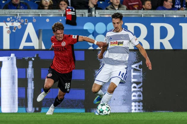 Sports, Soccer, 3rd Division, 2026–2027 Season, Matchday 7: SV Wehen Wiesbaden vs. MSV Duisburg, September 20, 2026, BRITA Arena, Fabian Greilinger, Wiesbaden, 18 Conor Noß, MSV Duisburg, 14 Tackle, Wiesbaden, BRITA Arena, Hesse, Germany