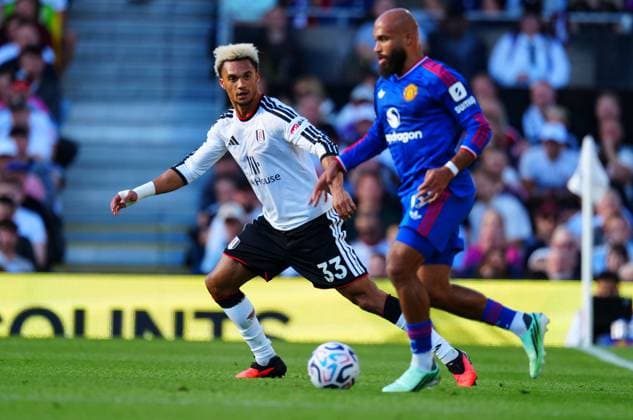 Antonee Robinson of Fulham and Bryan Mbeumo of Manchester United, ManU Fulham v Manchester United, Premier League, Football, Craven Cottage, London, UK - 20 Sep 2026London Craven Cottage United Kingdom EDITORIAL USE ONLY No use with unauthorised audio, video, data, fixture lists, club league logos or live services. Online in-match use limited to 120 images, no video emulation. No use in betting, games or single club league player publications. Copyright: xJavierxGarcia Shutterstockx 17160117gg