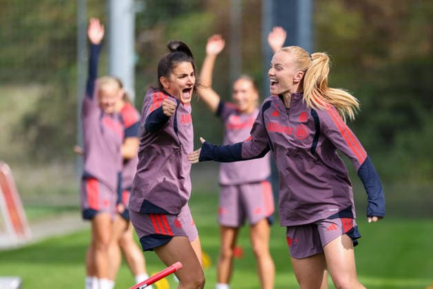 Jovana Damnjanovic (FC Bayern Munich, 09) and Glodis Perla Viggosdottir (FC Bayern Munich, 04) celebrate during practice; laughing, in good spirits, emotional, GER, FC Bayern Munich Women s final training session, soccer, UEFA Women s Champions League, 2026–2027 season, September 21, 2026, GER, FC Bayern Munich Women’s Final Training Session, soccer, UEFA Women’s Champions League, 2026–2027 season, September 21, 2026, Munich Copyright: xEibner-Pressefoto JennixMaulx EP_JML