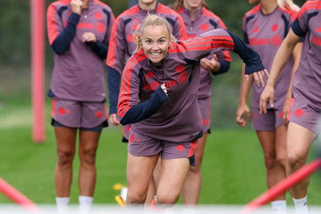 Glodis Perla Viggosdottir, FC Bayern Munich, 04, good spirits, emotions, joy, laughter, GER, FC Bayern Munich Women s Final Training Session, soccer, UEFA Women s Champions League, 2026–2027 season, September 21, 2026, GER, FC Bayern Munich Women s Final Training Session, soccer, UEFA Women s Champions League, 2026–2027 season, September 21, 2026, Munich Copyright: xEibner-Pressefoto JennixMaulx EP_JML