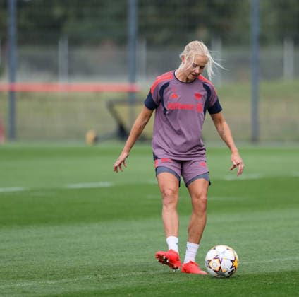 Pernille Harder, FC Bayern Munich, age 21 with the ball, GER, FC Bayern Munich Women s Final Training Session, soccer, UEFA Women s Champions League, 2026–2027 season, September 21, 2026, GER, FC Bayern Munich Women’s Final Training Session, Soccer, UEFA Women’s Champions League, 2026–2027 Season, September 21, 2026, Munich Copyright: xEibner-Pressefoto JennixMaulx EP_JML
