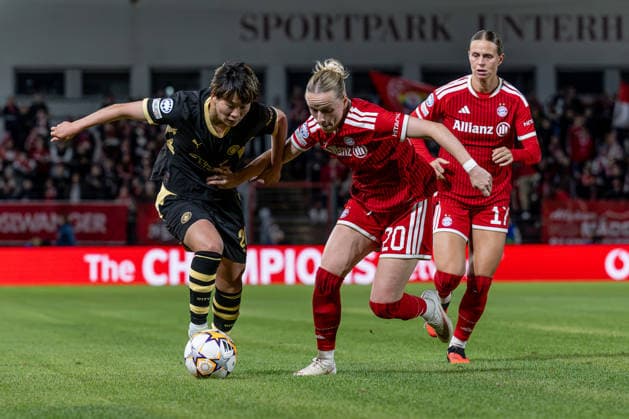 Battle for the Ball: One-on-One Between Aoba Fujino (Manchester City WFC, 20) and Franziska Kett (FC Bayern Munich Women, 20 GER), FC Bayern Munich Women vs. Manchester City WFC, UEFA Women’s Champions League, Group Stage, Matchday 1, 2026–2027 season, September 22, 2026. DFL and DFB regulations prohibit any use of photographs as image sequences and or quasi-video. Photo: HMB Media, Heike Feiner Copyright: HMBxMedia HeikexFeiner