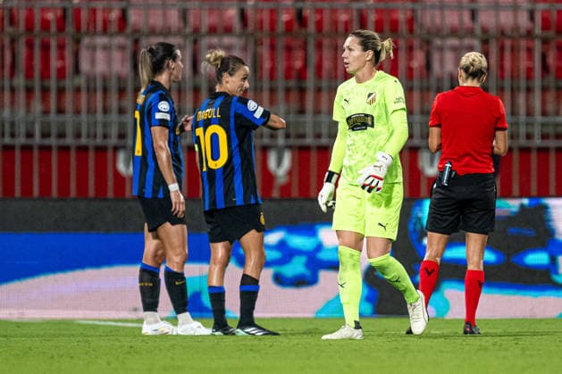 September 22, 2026: Goalkeeper Jennifer Falk of Häcken receives a red card during the Women’s Champions League soccer match between Inter and Häcken on September 22, 2026 in Monza. Photo by Carl Sandin, BILDBYRAN, code CS CS0982: soccer, football, UEFA Women’s Champions League, Inter, Häcken, women’s soccer, BBENG Depp Copyright: CARLxSANDIN BB260922CS081