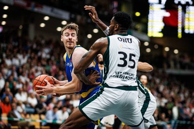 Tanner Stuckman of Science City Jena goes head-to-head with Ejiofor Onu of the Gladiators Trier; Action: Vet Concept Gladiators Trier vs. Science City Jena, Basketball, easyCredit BBL, Matchday 2, 2026–2027 Season, September 27, 2026, Vet Concept Gladiators Trier vs. Science City Jena, Basketball, easyCredit BBL, Matchday 2, 2026–2027 Season, September 27, 2026 Copyright: xEibnerxPressefotox EP_ANS
