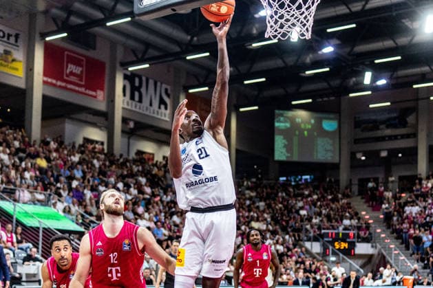 Kris Clyburn (SYNTAINICS MBC), 21 points in the paint; Melvin Jostmann (Telekom Baskets Bonn), 12 points. Watch Telekom Baskets Bonn vs. SYNTAINICS MBC, basketball, easy Credit BBL, Matchday 3, 2026–2027, September 27, 2026 Telekom Baskets Bonn vs. SYNTAINICS MBC, basketball, easyCredit BBL, Matchday 3, 2026–2027, September 27, 2026 Bonn Copyright: xEibner-Pressefoto GerhardxWingenderx EP_GWR