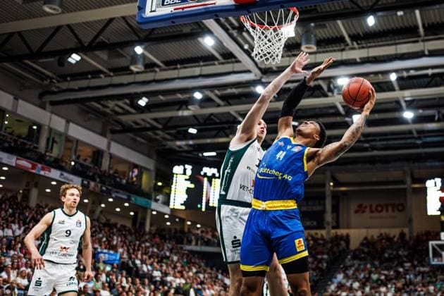Ira Lee of Science City Jena goes head-to-head with Marten Linssen of the Gladiators Trier, Action: Vet Concept Gladiators Trier vs. Science City Jena, Basketball, easyCredit BBL, Matchday 2, 2026–2027 Season, September 27, 2026, Vet Concept Gladiators Trier vs. Science City Jena, Basketball, easyCredit BBL, Matchday 2, 2026–2027 Season, September 27, 2026 Copyright: xEibnerxPressefotox EP_ANS