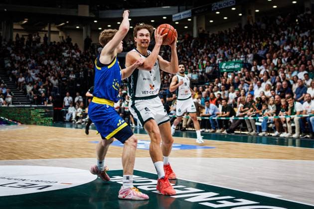 Marco Hollersbacher s Gladiators Trier goes head-to-head with Raphael Falkenthal s Science City Jena, Action: Vet Concept Gladiators Trier vs. Science City Jena, Basketball, easyCredit BBL, Matchday 2, 2026–2027 Season, September 27, 2026, Vet Concept Gladiators Trier vs. Science City Jena, Basketball, easyCredit BBL, Matchday 2, 2026–2027 Season, September 27, 2026 Copyright: xEibnerxPressefotox EP_ANS
