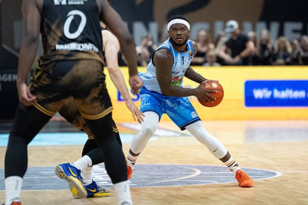 TJ Crockett Jr. No. 0, Rostock Seawolves vs. Zaba Bangala No. 0, Basketball, Löwen Braunschweig, GER; Basketball, Löwen Braunschweig vs. Rostock Seawolves, Basketball, easyCredit BBL, Week 3, 2026–27 Season, September 27, 2026, GER, Basketball Löwen Braunschweig vs. Rostock Seawolves, Basketball, easyCredit BBL, Week 3, 2026–27 season, September 27, 2026, Braunschweig Copyright: xEibner-Pressefoto DanielxREINELTx EP_DRT