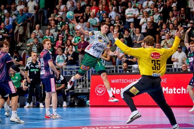 Oskar Sunnefeldt, FRISCH AUF Göppingen 27; Joel Birlehm, TSV Hannover Burgdorf, DIE RECKEN 35; TSV Hannover Burgdorf vs. FRISCH AUF Göppingen, Handball Bundesliga, HBL, 2026–2027 season, September 27, 2026 Press photo by Jan Frederic Helbig TSV Hannover Burgdorf vs. FRISCH AUF Göppingen, Handball Bundesliga, HBL, ZAG Arena, Opel Handball Bundesliga, 2026–2027 season, September 27, 2026, Hannover Copyright: xEibner-Pressefoto Jan-FredericxHelbigx EP_JHG