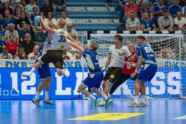 Zeb Bjerneld, Bergischer Handball Club 06 33, Ellidi Snaer Vidarsson, pivot, VfL Gummersbach 4, Lars Kooij, pivot, Bergischer Handball Club 06 15, ätepan Zeman, pivot, VfL Gummersbach 66, Bertram Obling, goalkeeper, VfL Gummersbach 16, VfL Gummersbach vs. Bergischer Handball Club 06, Opel Handball Bundesliga, Men, Matchday 6, September 27, 2026, Gummersbach, North Rhine-Westphalia, Germany Copyright: xkolbert-press MartinxWdziecznyx