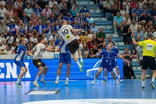 Fynn Hangstein, backcourt player for Bergischer Handball Club 06 10, Tilen Kodrin, wing, VfL Gummersbach 5, VfL Gummersbach vs. Bergischer Handball Club 06, Opel Handball Bundesliga, Men’s Division, Matchday 6, September 27, 2026, Gummersbach, North Rhine-Westphalia, Germany Copyright: xkolbert-press MartinxWdziecznyx