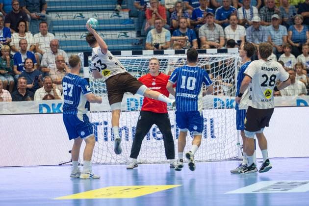 Soeren Steinhaus, backcourt player, Bergischer Handball Club 06 53; Kristjan Horžen, pivot, VfL Gummersbach 27; Alex Dujshebaev, backcourt player, VfL Gummersbach 10; Bertram Obling, goalkeeper, VfL Gummersbach 16, VfL Gummersbach vs. Bergischer Handball Club 06, Opel Handball Bundesliga, Men’s Division, Matchday 6, September 27, 2026, Gummersbach, North Rhine-Westphalia, Germany Copyright: xkolbert-press MartinxWdziecznyx