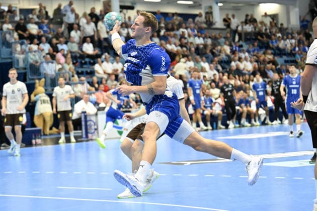 September 27, 2026, GER, Handball, Men s, Opel HBL, 2026–2027 Season, Matchday 6, VfL Gummersbach vs. Bergischer HC Tilen Kodrin VfL Gummersbach 5, with a goal attempt. DFB and DFL regulations prohibit any use of photographs as image sequences and or quasi-video. Gummersbach SCHWALBE Arena, NRW, Germany Copyright: xNordphoto Meuterx
