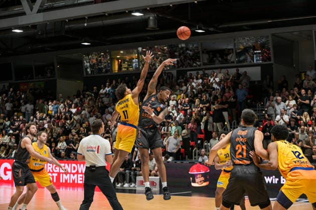 easyCredit Basketball Bundesliga, Matchday 3, Niners Chemnitz vs. Phoenix Hagen, September 27, 2026, starting at 4:30 p.m., Chemnitz, Chemnitz Arena. Pictured: No. 11 Marvin Omuvwie, 22 Nighaeal Ceaser easyCredit Basketball Bundesliga, Matchday 3, Niners Chemnitz vs. Phoenix Hagen, Chemnitz, Saxony, Germany Copyright: xEHLxMedia MichelxKöhlerx 20262709-Niners-Chemnitz-Phoenix-Hagen_002