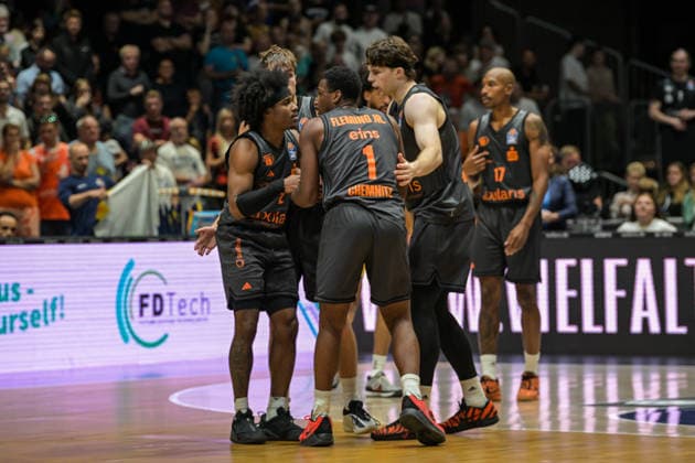 easyCredit Basketball Bundesliga, Matchday 3, Niners Chemnitz vs. Phoenix Hagen, September 27, 2026, starting at 4:30 p.m., Chemnitz, Chemnitz Arena. Pictured: Niners Chemnitz, 01 Phlandrous Fleming Jr., 02 Stefan Smith, 17 Darion Atkins easyCredit Basketball Bundesliga, Matchday 3, Niners Chemnitz vs. Phoenix Hagen, Chemnitz, Saxony, Germany Copyright: xEHLxMedia MichelxKöhlerx 20262709-Niners-Chemnitz-Phoenix-Hagen_022