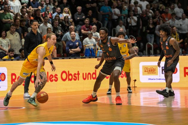 easyCredit Basketball Bundesliga, Matchday 3, Niners Chemnitz vs. Phoenix Hagen, September 27, 2026, starting at 4:30 p.m., Chemnitz, Chemnitz Arena. Pictured: 10 Fabian Bleck, 01 Phlandrous Fleming Jr. easyCredit Basketball Bundesliga, Matchday 3, Niners Chemnitz vs. Phoenix Hagen, Chemnitz, Saxony, Germany Copyright: xEHLxMedia MichelxKöhlerx 20262709-Niners-Chemnitz-Phoenix-Hagen_025