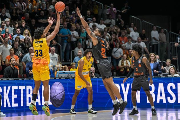 easyCredit Basketball Bundesliga, Matchday 3, Niners Chemnitz vs. Phoenix Hagen, September 27,2026, starting at 4:30 p.m., Chemnitz, Chemnitz Arena. Pictured: No. 33 Trenton Gibson, No. 22 Nighaeal Ceaser. easyCredit Basketball Bundesliga, Matchday 3, Niners Chemnitz vs. Phoenix Hagen, Chemnitz, Saxony, Germany Copyright: xEHLxMedia MichelxKöhlerx 20262709-Niners-Chemnitz-Phoenix-Hagen_026