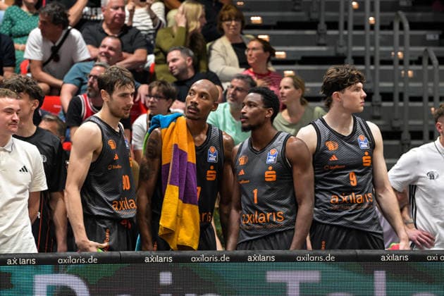 easyCredit Basketball Bundesliga, Matchday 3, Niners Chemnitz vs. Phoenix Hagen, September 27, 2026, starting at 4:30 p.m., Chemnitz, Chemnitz Arena. Pictured: Niners Chemnitz bench, 90 Jannis von Seckendorf, 17 Darion Atkins, 01 Phlandrous Fleming Jr., 09 Alexander Richardson easyCredit Basketball Bundesliga, Matchday 3, Niners Chemnitz vs. Phoenix Hagen, Chemnitz, Saxony, Germany Copyright: xEHLxMedia MichelxKöhlerx 20262709-Niners-Chemnitz-Phoenix-Hagen_029