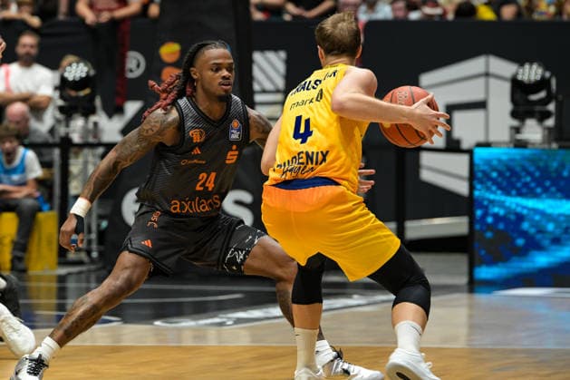 easyCredit Basketball Bundesliga, Matchday 3, Niners Chemnitz vs. Phoenix Hagen, September 27, 2026, starting at 4:30 p.m., Chemnitz, Chemnitz Arena. Pictured: No. 24 Cobe Williams, 04 Bjarne Kraushaar easyCredit Basketball Bundesliga, Matchday 3, Niners Chemnitz vs. Phoenix Hagen, Chemnitz, Saxony, Germany Copyright: xEHLxMedia MichelxKöhlerx 20262709-Niners-Chemnitz-Phoenix-Hagen_036