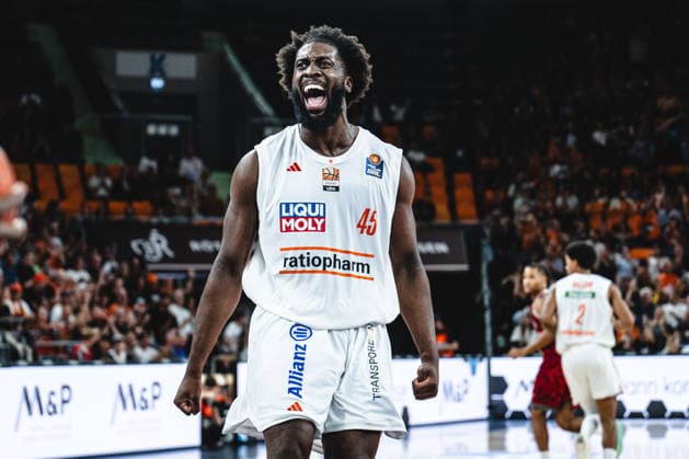 Neu Ulm, Germany, September 27, 2026—Oluwasimisola Shittu of ratiopharm Ulm gestures, gesturing during the Basketball Bundesliga game between ratiopharm ulm and Fitness First Würzburg Baskets at the ratiopharm Arena on September 27, 2026, in Neu Ulm, Germany. Photo by Harry Langer, DeFodi Images, ratiopharm Arena, Germany, September 27, 2026: Oluwasimisola Shittu of ratiopharm Ulm gestures during the Basketball Bundesliga match between ratiopharm Ulm and Fitness First Würzburg Baskets in Neu Ulm on September 27, 2026 at the ratiopharm Arena, Germany. Photo by Harry Langer, DeFodi Images. Photo by Harry Langer, DeFodi Images