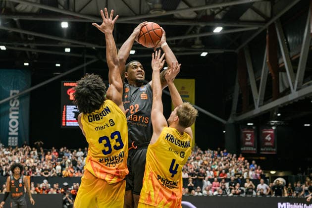 easyCredit Basketball Bundesliga, Matchday 3, Niners Chemnitz vs. Phoenix Hagen, September 27, 2026, starting at 4:30 p.m., Chemnitz, Chemnitz Arena. Pictured: No. 22 Nighaeal Ceaser, 33 Trenton Gibson, 04 Bjarne Kraushaar easyCredit Basketball Bundesliga, Matchday 3, Niners Chemnitz vs. Phoenix Hagen, Chemnitz, Saxony, Germany Copyright: xEHLxMedia MichelxKöhlerx 20262709-Niners-Chemnitz-Phoenix-Hagen_101
