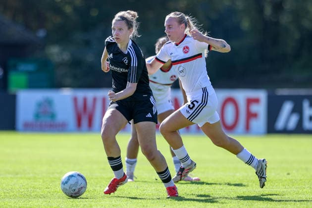 From left: Nathalie Heeren (ATS Buntentor), 11, and Emöke Papai (1 FC Nürnberg), 15, in a one-on-one battle, duel, dynamic moment, action, game scene, DFB REGULATIONS PROHIBIT ANY USE OF PHOTOGRAPHS AS SEQUENCE IMAGES AND OR VIDEO-LIKE PHOTO SERIES, DFB REGULATIONS PROHIBIT ANY USE OF PHOTOGRAPHS AS SEQUENCE, September 27, 2026, Bremen, Germany, Soccer, DFB Women’s Cup, ATS Colorful Goal 1 FC Nuremberg xobx
