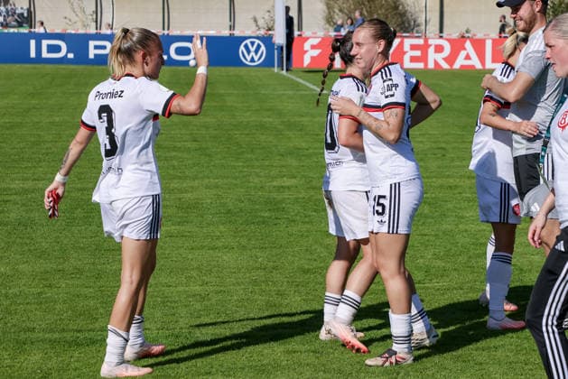 From left: Fany Proniez (1, FC Nürnberg), 3, Jonna Brengel (1, FC Nürnberg), 10, and Emöke Papai (1, FC Nürnberg), 15, celebrating the victory and rejoicing over the win, DFB REGULATIONS PROHIBIT ANY USE OF PHOTOGRAPHS AS SEQUENCE IMAGES AND OR VIDEO-LIKE PHOTO SERIES DFB REGULATIONS PROHIBIT ANY USE OF PHOTOGRAPHS AS IMAGE SEQUAND OR VIDEO-LIKE PHOTO STREAMS, September 27, 2026, Bremen, Germany, Soccer, DFB Women’s Cup, ATS Colorful Goal 1 FC Nürnberg xobx