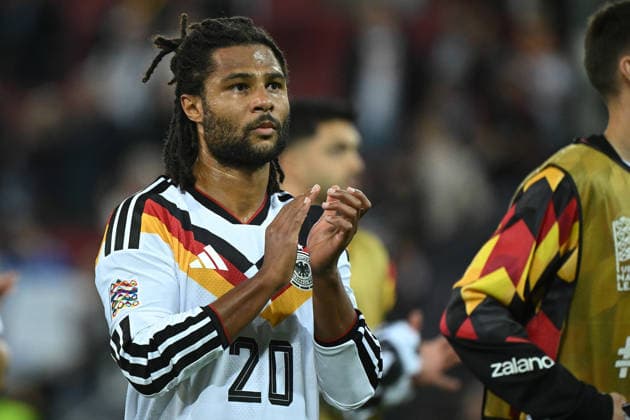 September 27, 2026, xemx, Soccer, UEFA Nations League, Germany vs. Greece, Serge Gnabry, German National Soccer Team (DFB) thanks the fans, Disappointed, sad, frustrated, at a loss, Augsburg