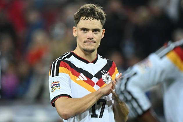 September 27, 2026, xemx, Soccer UEFA Nations League, Germany vs. Greece, Florian Wirtz, German National Soccer Team (DFB) thanks the fans; disappointed, sad, frustrated, at a loss, Augsburg