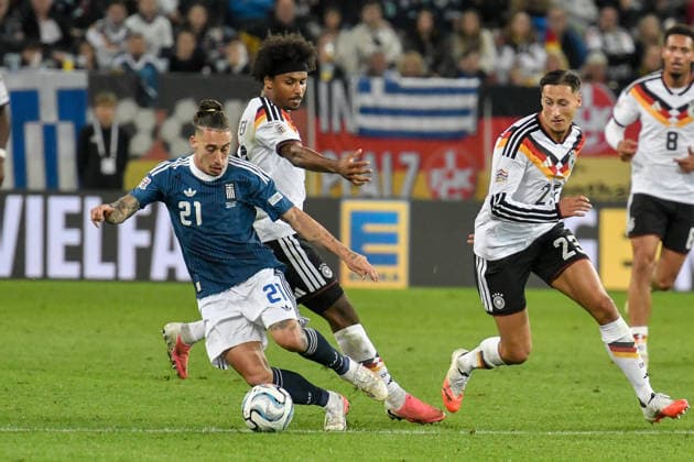 From left, battling for the ball: Kostas Tsimikas (Greece 21), Karim Adeyemi (Germany 19), Younes Ebnoutalib (Germany 23, 27, 09, 2026) ¢ Soccer ¢ Nations League ¢ Germany vs. Greece, WWK Arena, Augsburg, Baden-Württemberg, Germany Copyright: xpepphotox xHorstxMauelshagenx pep00321, pep_20260927_hm