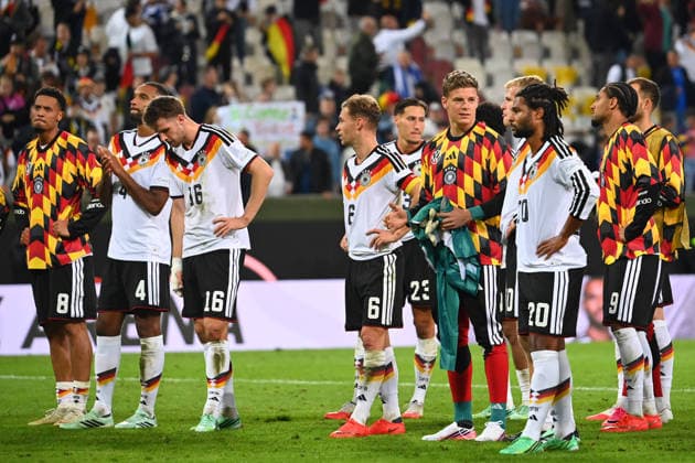 Team photo, team, squad, team photo after the game, player departure, disappointment, frustration, disappointed, frustrated, dejected, possibly Felix NMECHA GER, Jonathan Tah GER, Anton STACH GER, Joshua KIMMICH GER, Younes EBNOUTALIB GER, Goalkeeper Finn DAHMEN GER, Jonathan BURKARDT GER, Serge GNABRY GER, Kevin SCHADE GER, UEFA Nations League group stage, Group B, Matchday 2: Germany (GER) vs. Greece (GRE) 0–1, on September 27, 2026, WWK Arena Augsburg